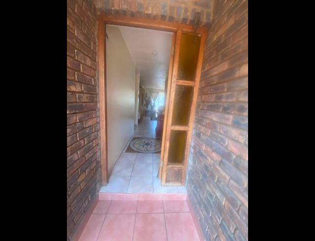 2 BEDROOM TOWNHOUSE FOR SALE IN AERORAND